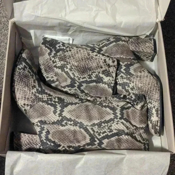 Marc Fisher medium calf tall shaft boots - Picture 11 of 13